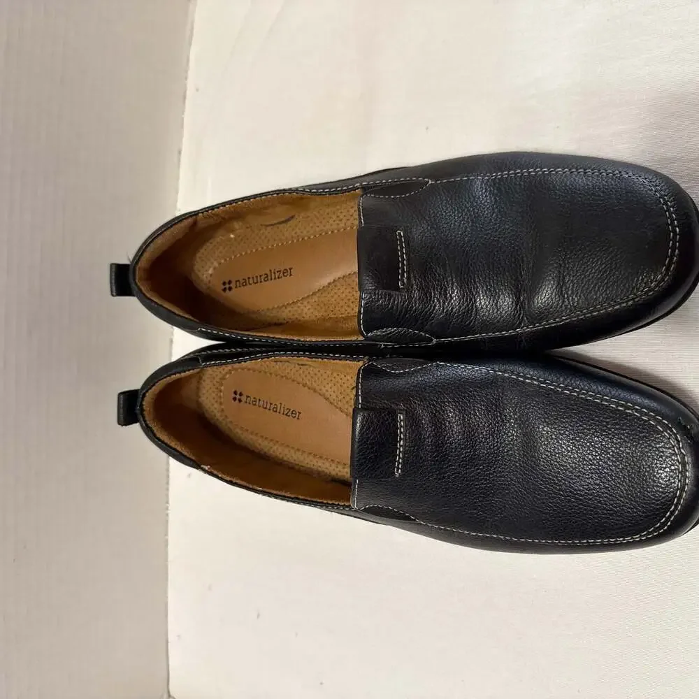 Naturalizer women's Black Pebbled Leather Slip-On Comfort Loafers